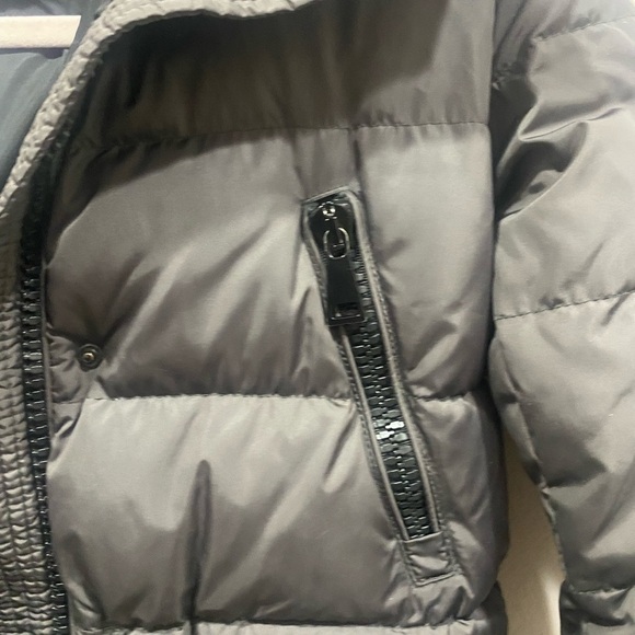 Moncler women’s puffer jacket - Picture 5 of 16